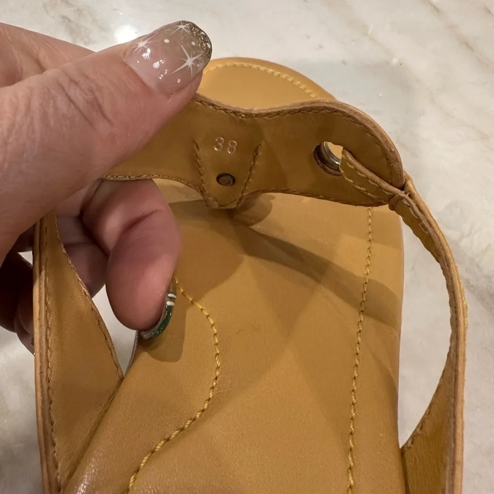 Tod’s yellow Leather thong sandal Driving Dots Flat Sandals size 38